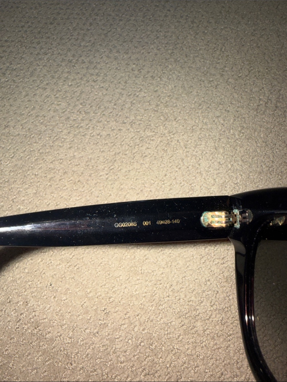 Gucci Black Cat-Eye Sunglasses with Star Details and Gold Logo - Picture 3 of 5